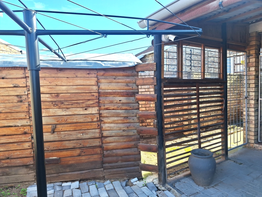 To Let 2 Bedroom Property for Rent in Strelitzia Park Eastern Cape